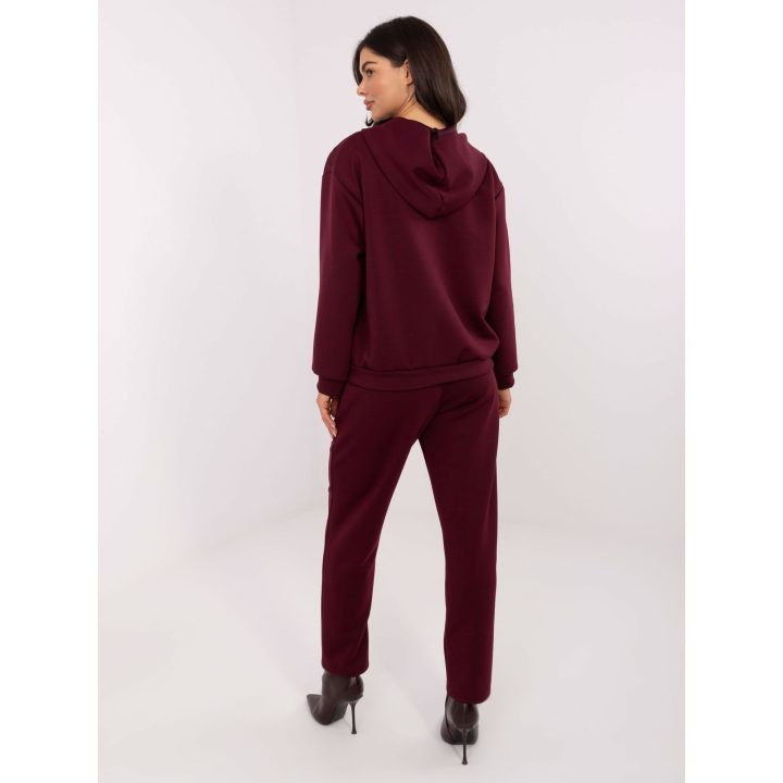 Striukė bordo spalvos – elegantiškas pasirinkimas
