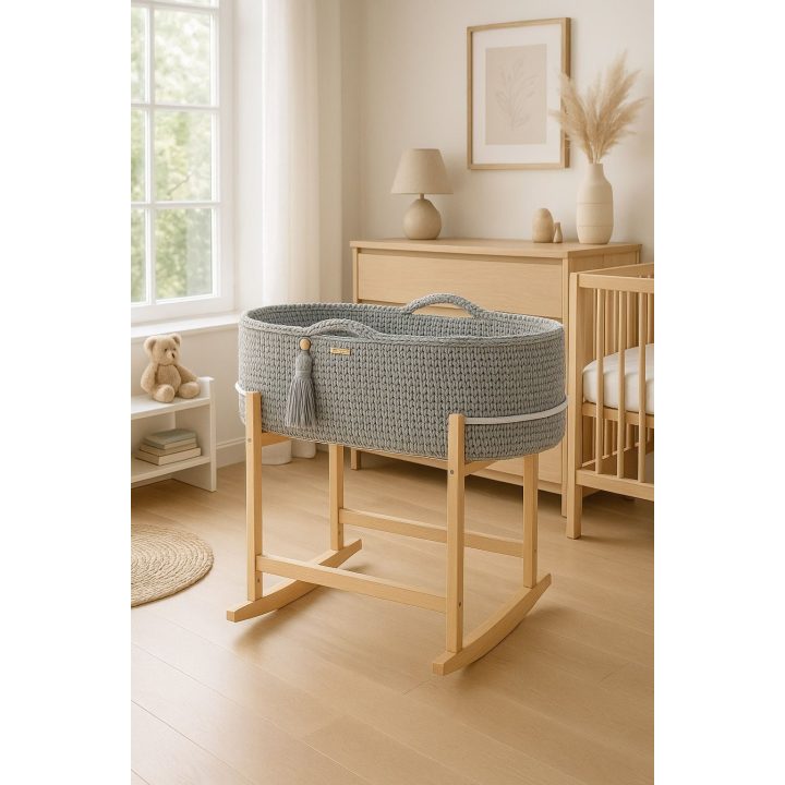 Lopšys pintas BOHO rankų darbo su stovu – jaukumui ir saugumui kūdikiui.