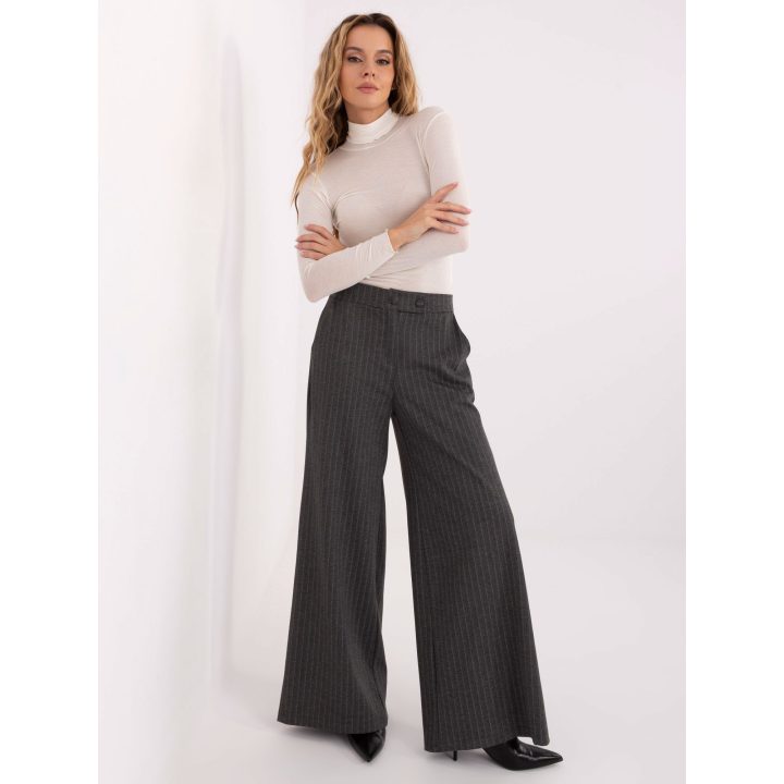 Palaidinė ecru spalvos IT BZ 21819 – elegancijai ir jaukumui kasdien.