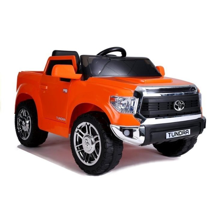Elektrinis automobilis Toyota Tundra dažytas – pramogai ir nuotykiams lauke.