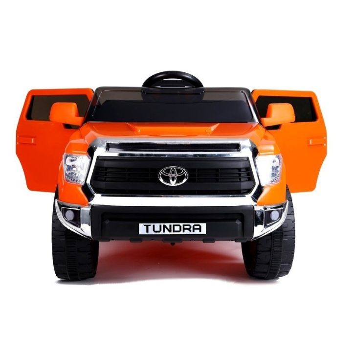 Elektrinis automobilis Toyota Tundra dažytas – pramogai ir nuotykiams lauke.