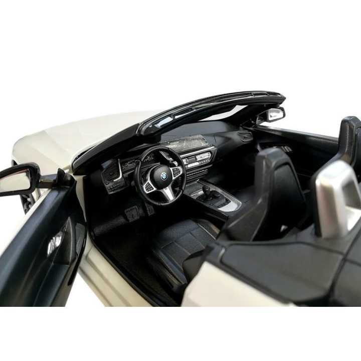 Auto BMW Z4 Roadster Rastar – džiaugsmui ir tikroviškiems nuotykiams žaidimuose.