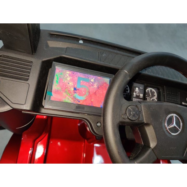 Elektrinis automobilis Mercedes Actros nudažytas – mažųjų vairuotojų nuotykiams ir džiaugsmui.