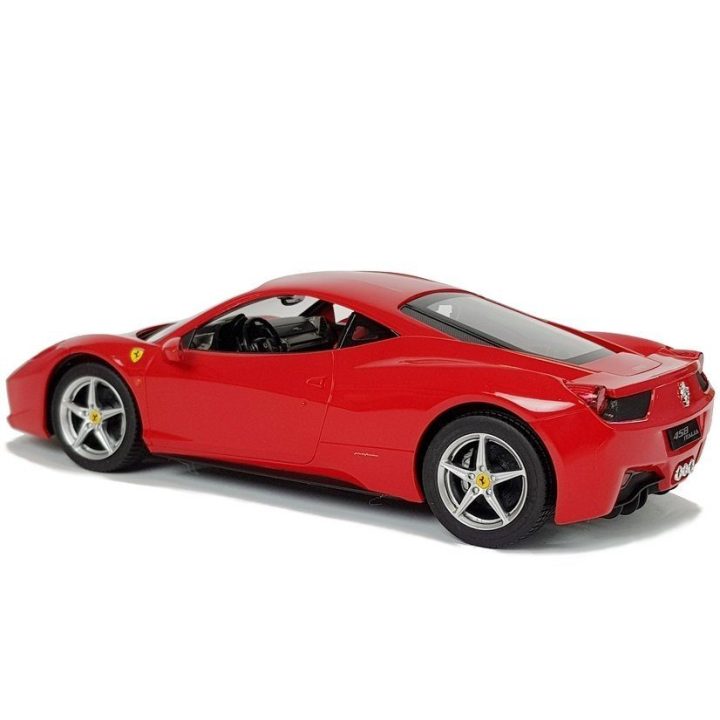 Mašina R/C Ferrari Italia Rastar – greičiui ir pramogai bet kurioje trasoje.