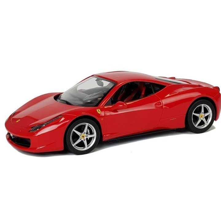 Mašina R/C Ferrari Italia Rastar – greičiui ir pramogai bet kurioje trasoje.