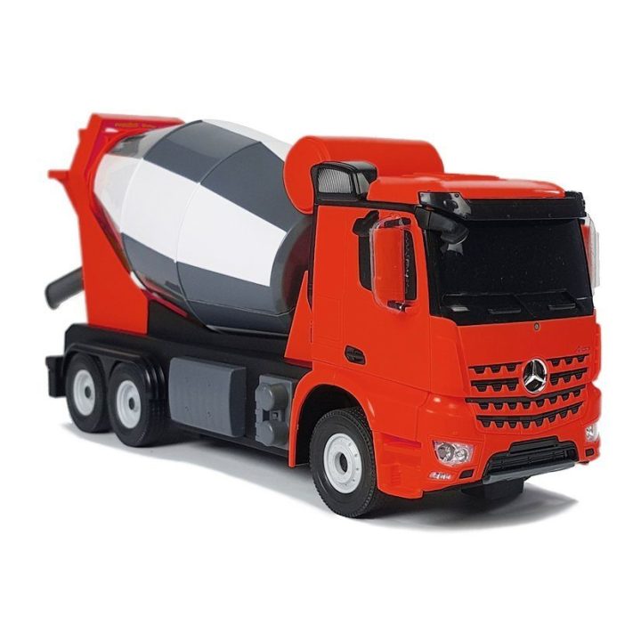 Mašina radijo bangomis valdoma Mercedes-Benz Arocs Rastar – žaidimams ir nuotykiams namuose.
