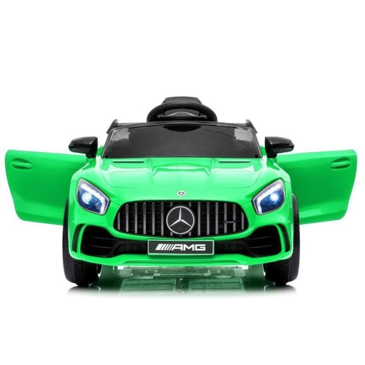 Elektrinis automobilis Mercedes AMG GT R – džiaugsmui ir aktyviems vaikų nuotykiams.