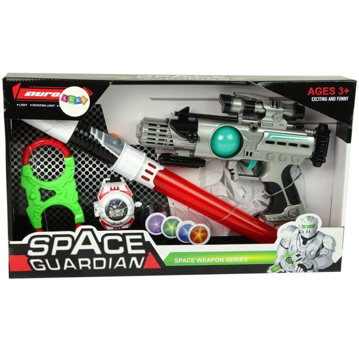 Žaislų rinkinys Space Warrior su šviesos kardais ir lazeriniu ginklu – nuotykiams ir vaizduotei lavinti.