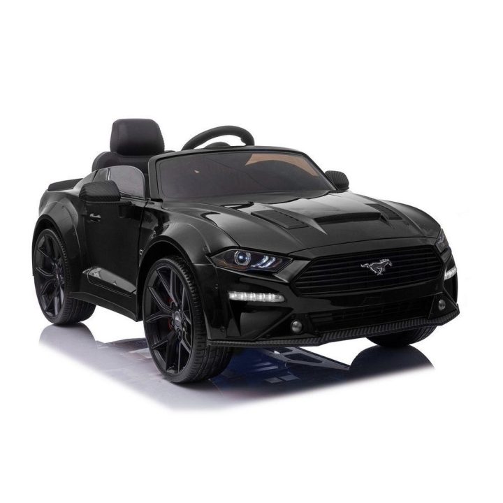 Elektromobilis Ford Mustang GT – mažųjų vairuotojų džiaugsmui ir nuotykiams lauke.
