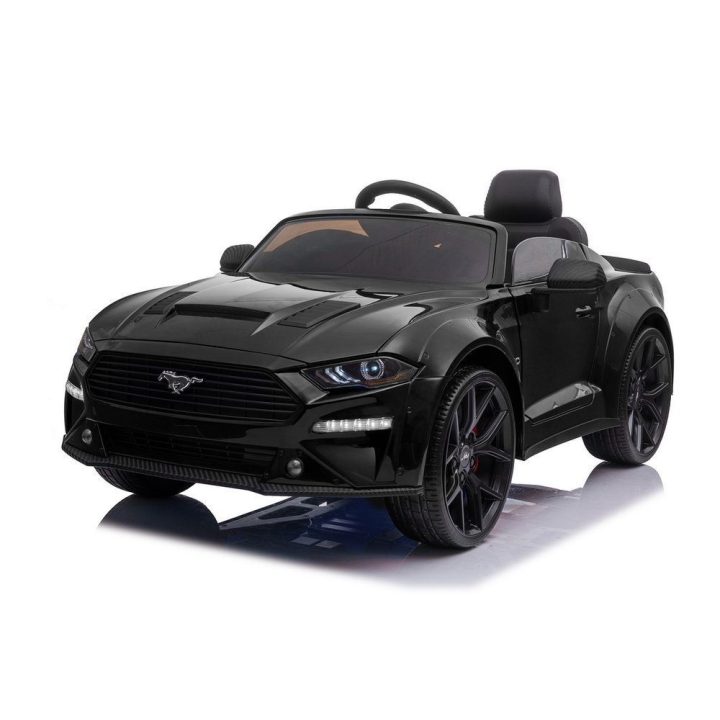Elektromobilis Ford Mustang GT – mažųjų vairuotojų džiaugsmui ir nuotykiams lauke.