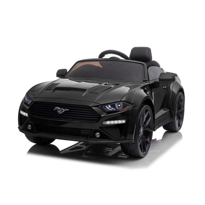 Elektromobilis Ford Mustang GT – mažųjų vairuotojų džiaugsmui ir nuotykiams lauke.