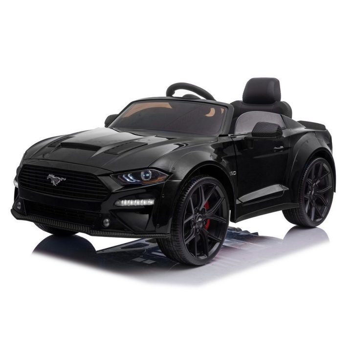 Elektromobilis Ford Mustang GT – mažųjų vairuotojų džiaugsmui ir nuotykiams lauke.