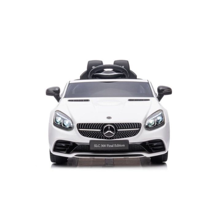 Elektrinis automobilis Mercedes SLC 300 – pramogai ir lavinančiam žaidimui lauke.
