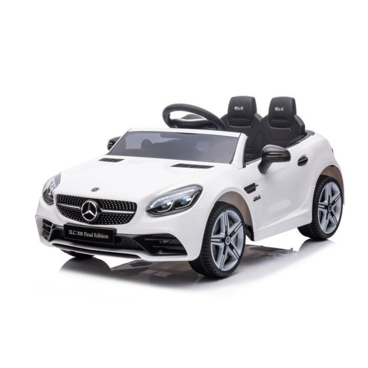Elektrinis automobilis Mercedes SLC 300 – pramogai ir lavinančiam žaidimui lauke.