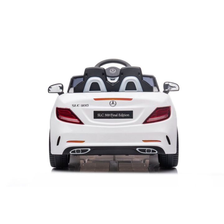 Elektrinis automobilis Mercedes SLC 300 – pramogai ir lavinančiam žaidimui lauke.