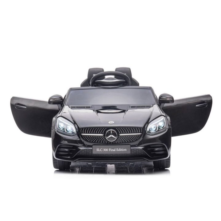 Elektromobilis Mercedes SLC 300 – mažiesiems vairuotojams smagiam pasivažinėjimui.