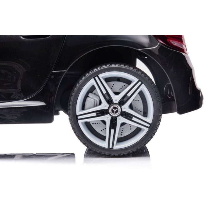 Elektromobilis Mercedes SLC 300 – mažiesiems vairuotojams smagiam pasivažinėjimui.