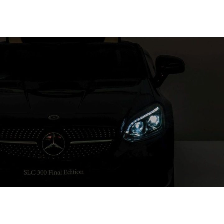 Elektromobilis Mercedes SLC 300 – mažiesiems vairuotojams smagiam pasivažinėjimui.