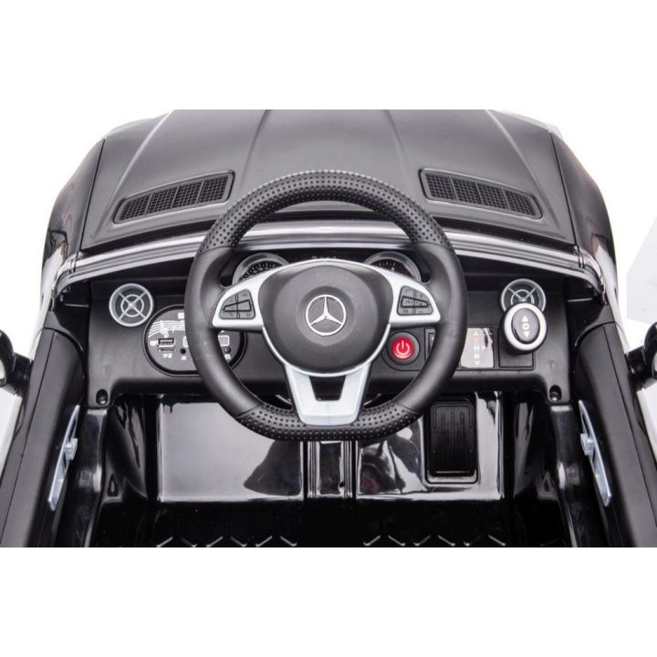 Elektromobilis Mercedes SLC 300 – smagiam ir saugiam vaikų vairavimo nuotykiui.