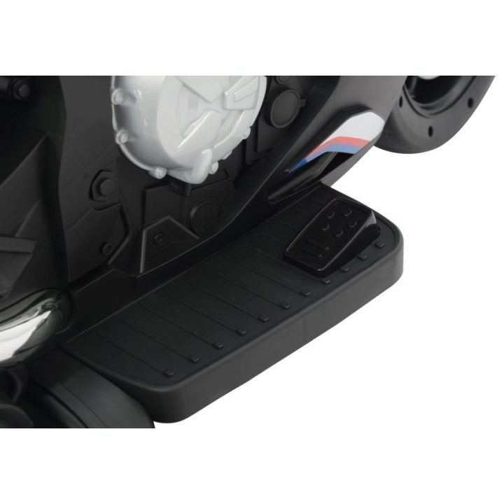 Motociklas elektrinis BMW S1000RR balta versija – mažiesiems greičio entuziastams ir žaidimų nuotykiams.