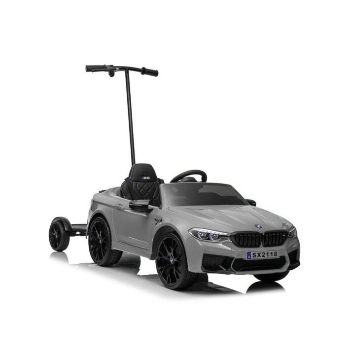 Elektromobilis su platforma BMW M5 – džiaugsmui ir bendroms kelionėms su vaiku.