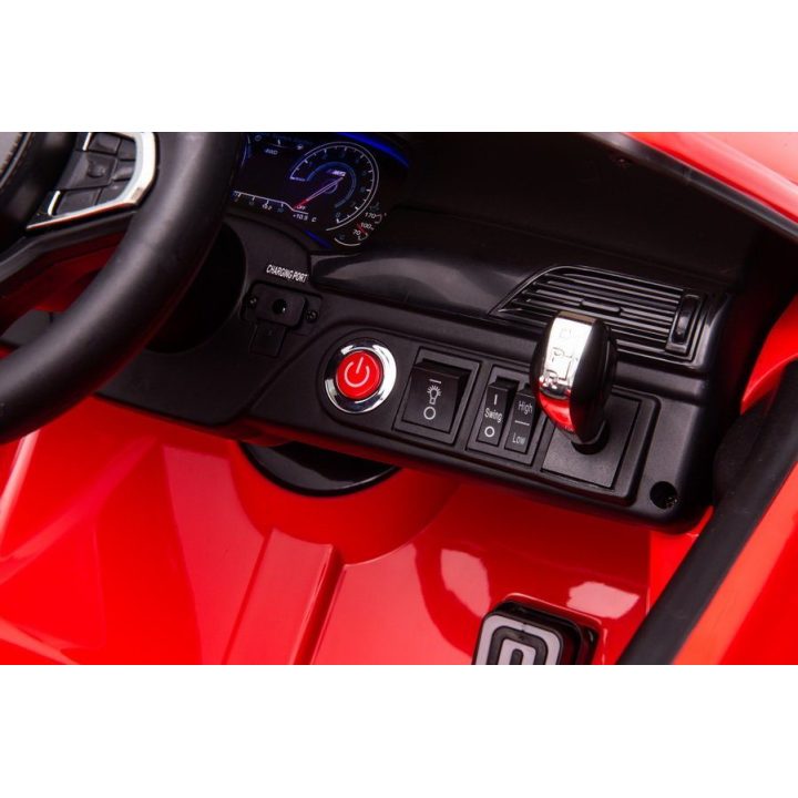 Elektromobilis su platforma BMW M5 – pramogai ir patogiam valdymui tėvams.