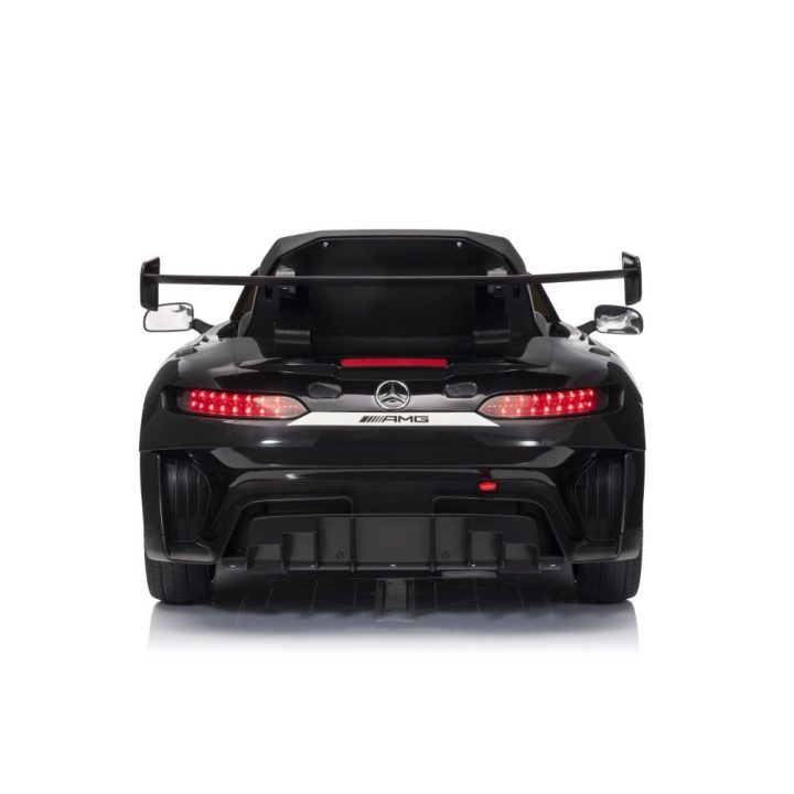 Elektromobilis Mercedes AMG GT3 su akumuliatoriumi – mažųjų lenktynių džiaugsmui ir nuotykiams.