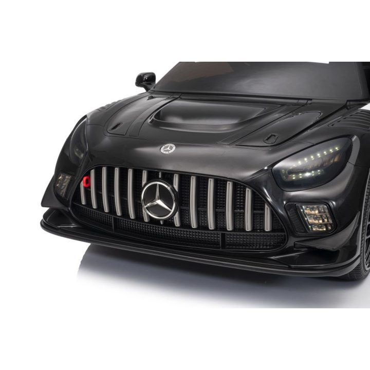 Elektromobilis Mercedes AMG GT3 su akumuliatoriumi – mažųjų lenktynių džiaugsmui ir nuotykiams.