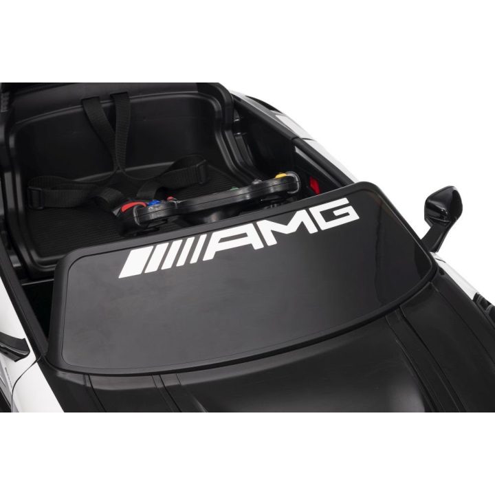 Elektromobilis Mercedes AMG GT3 su akumuliatoriumi – mažųjų lenktynių džiaugsmui ir nuotykiams.