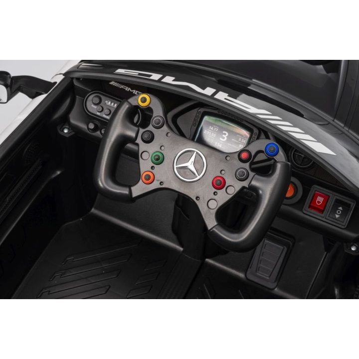 Elektromobilis Mercedes AMG GT3 su akumuliatoriumi – mažųjų lenktynių džiaugsmui ir nuotykiams.