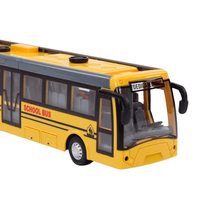 Autobusas valdomas nuotoliniu būdu 1:32 – žaismingiems nuotykiams ir kūrybiškam žaidimui.