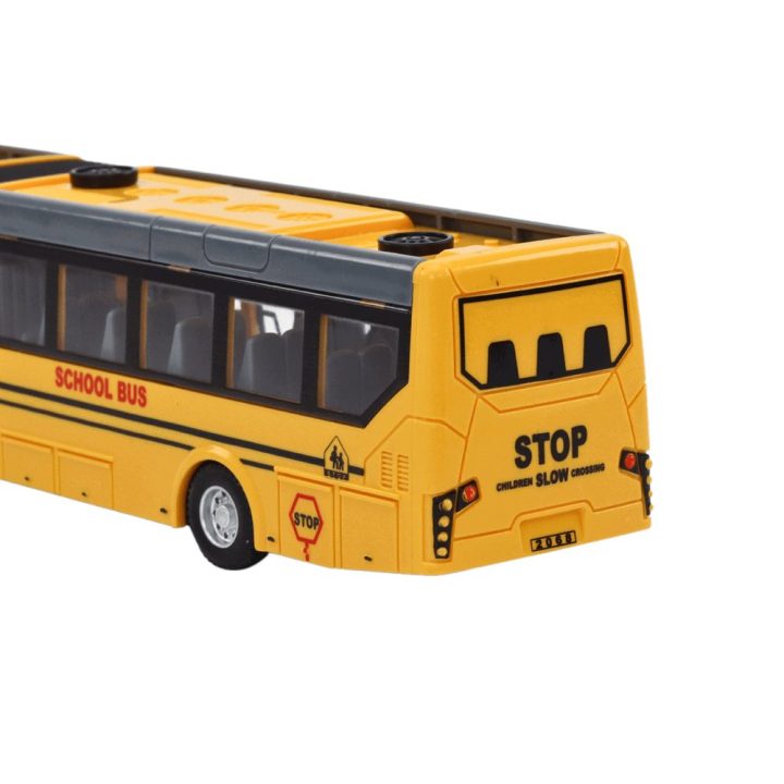 Autobusas valdomas nuotoliniu būdu 1:32 – žaismingiems nuotykiams ir kūrybiškam žaidimui.