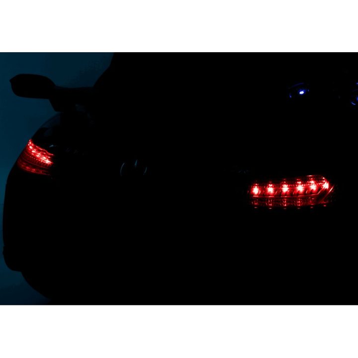 Elektromobilis Mercedes GTR vaikams – pramogai ir saugiam vairavimo džiaugsmui.