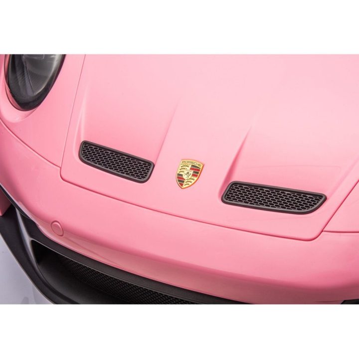 Elektromobilis Porsche GT3 vaikams – pramogoms ir pirmiesiems nuotykiams lauke.