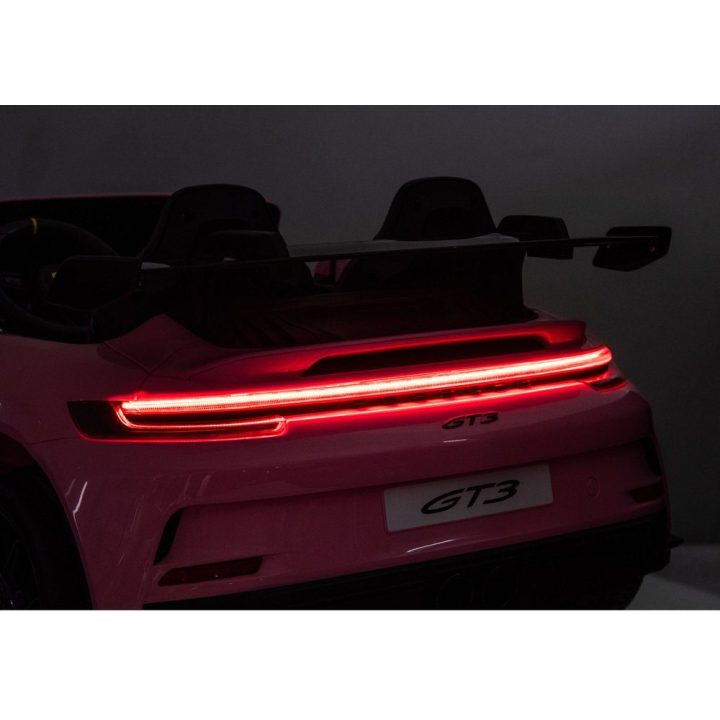 Elektromobilis Porsche GT3 vaikams – pramogoms ir pirmiesiems nuotykiams lauke.