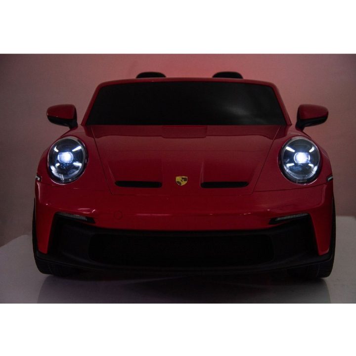 Elektromobilis Porsche GT3 vaikams – pramogai ir vairavimo džiaugsmui namuose.