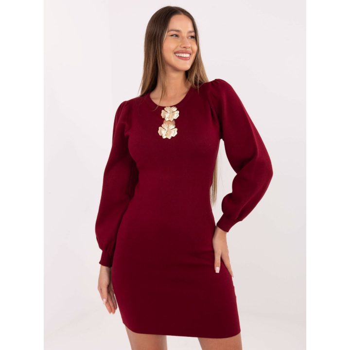 Suknelė bordo Makadamia – elegancijai ir jaukumui šaltuoju sezonu.