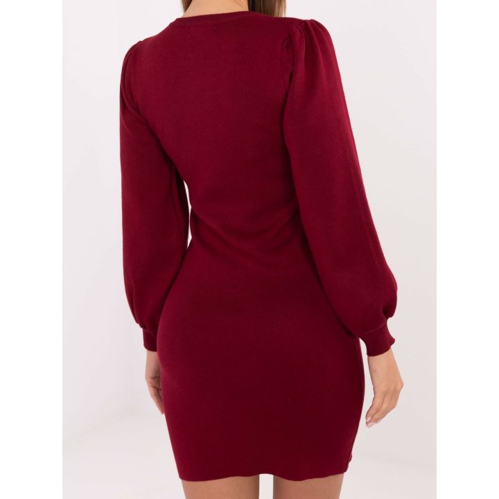 Suknelė bordo Makadamia – elegancijai ir jaukumui šaltuoju sezonu.