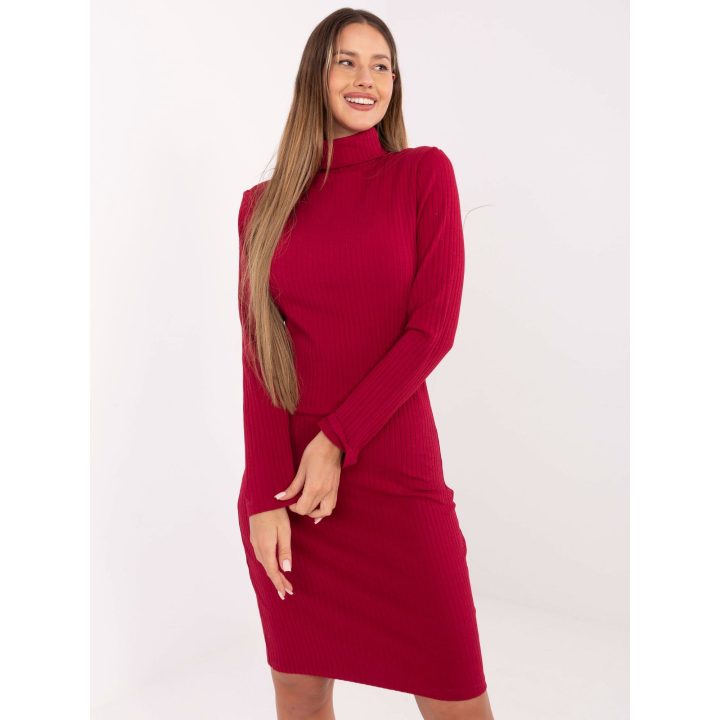 Suknelė bordo Makadamia – elegancijai ir jaukumui vėsesnėmis dienomis.