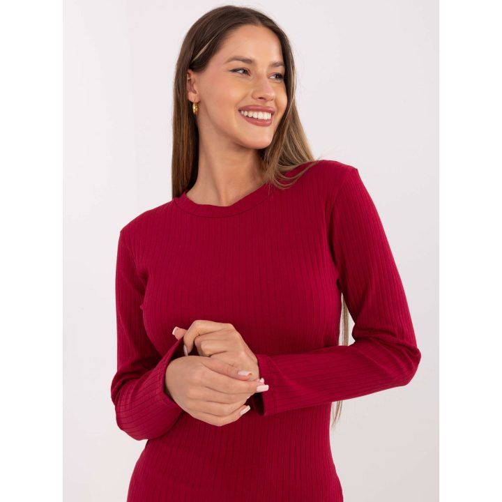 Suknelė bordo Makadamia – elegancijai ir šilumai vėsesnėmis dienomis.