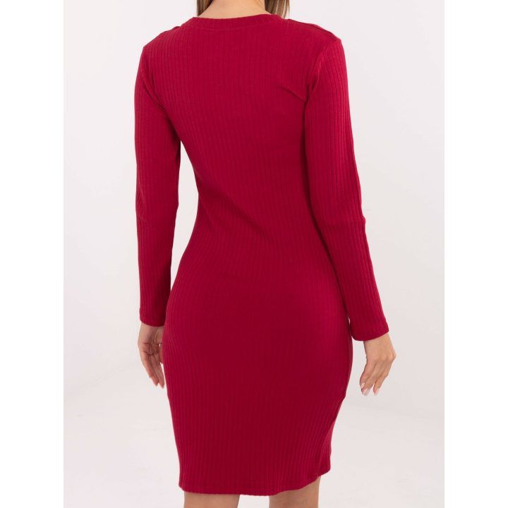 Suknelė bordo Makadamia – elegancijai ir šilumai vėsesnėmis dienomis.