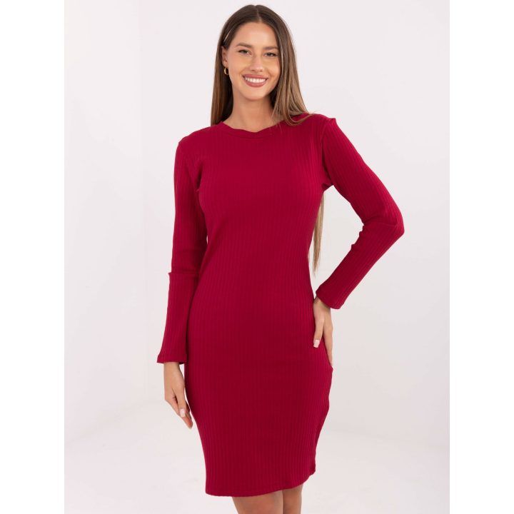 Suknelė bordo Makadamia – elegancijai ir šilumai vėsesnėmis dienomis.