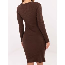 Suknelė tamsiai rudos spalvos Makadamia – elegancijai ir jaukumui rudens dienoms.