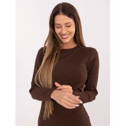 Suknelė tamsiai ruda Makadamia – elegancijai ir jaukumui rudens dienomis.