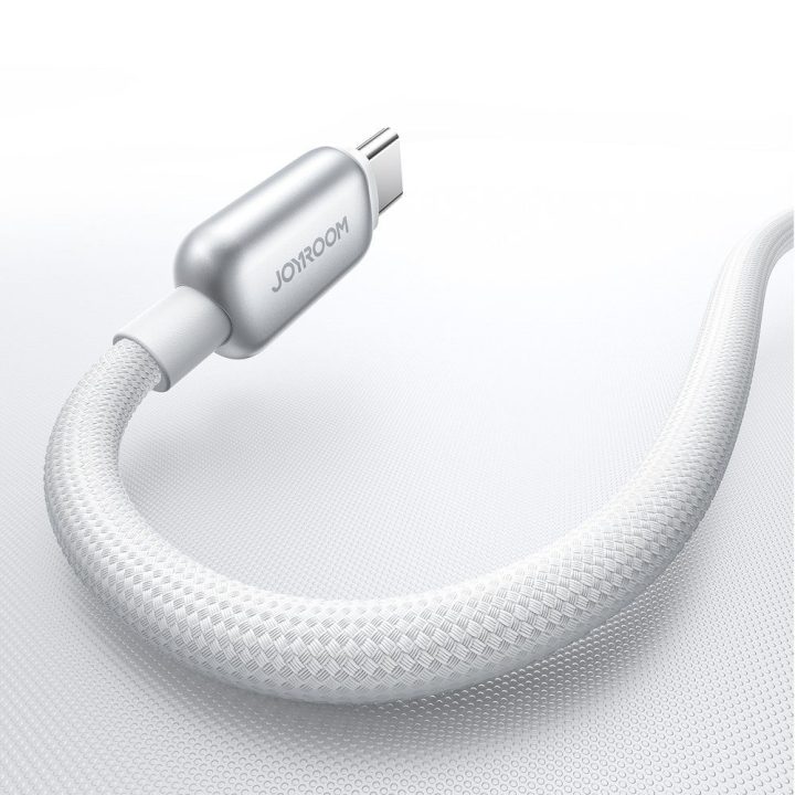 Kabelis USB-C – Lightning StarFlight 30W – greitam ir patikimam įkrovimui kasdien.