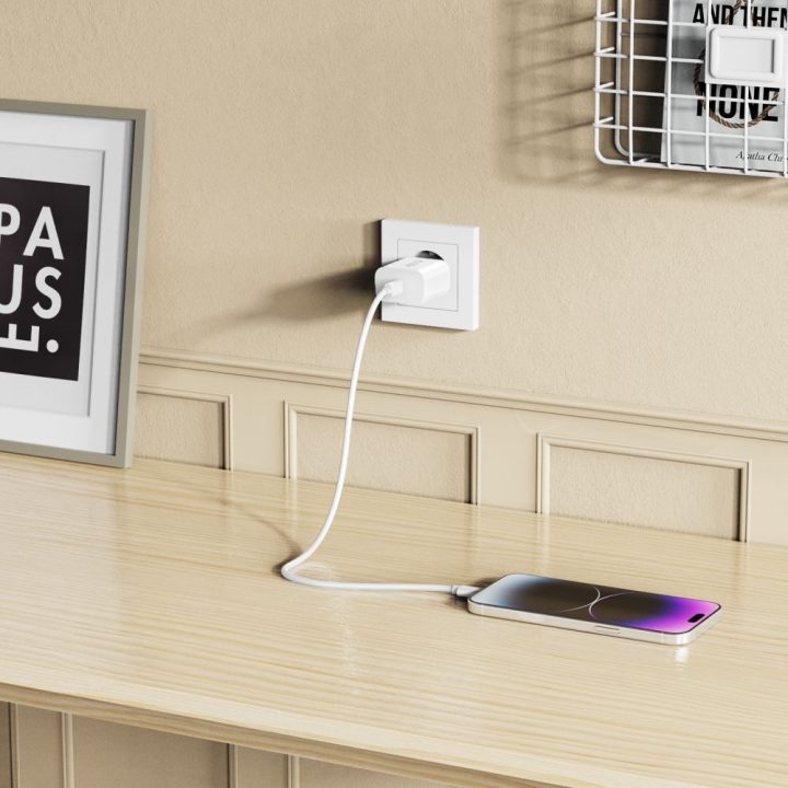 Kroviklis sieninis baltas su 100 cm USB-C / Lightning laidu NC20W Baseus