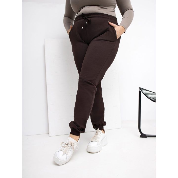 Sportinės kelnės moterims plus size tamsiai rudos spalvos
