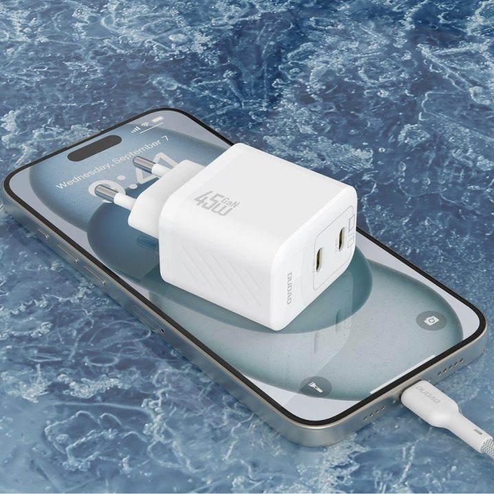 Sieninis įkroviklis telefonui 45W 2xUSB-C su laidu