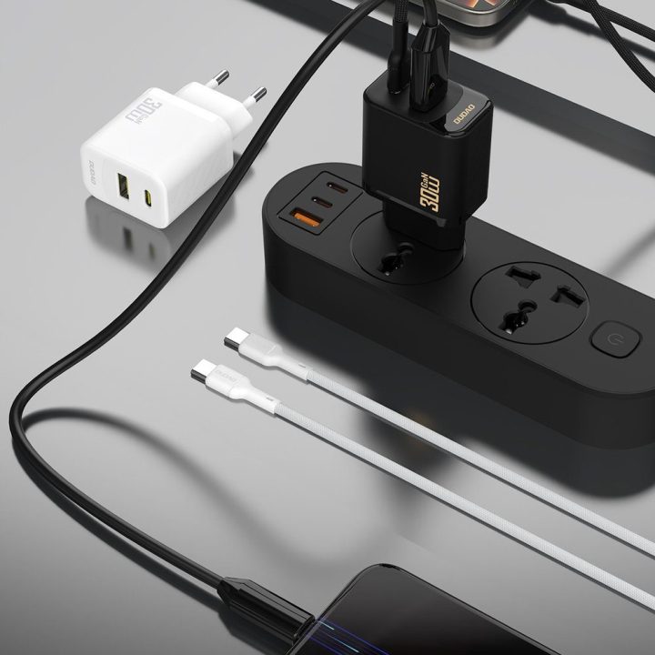 Sieninis telefono įkroviklis 30W PD GaN su USB-C laidu