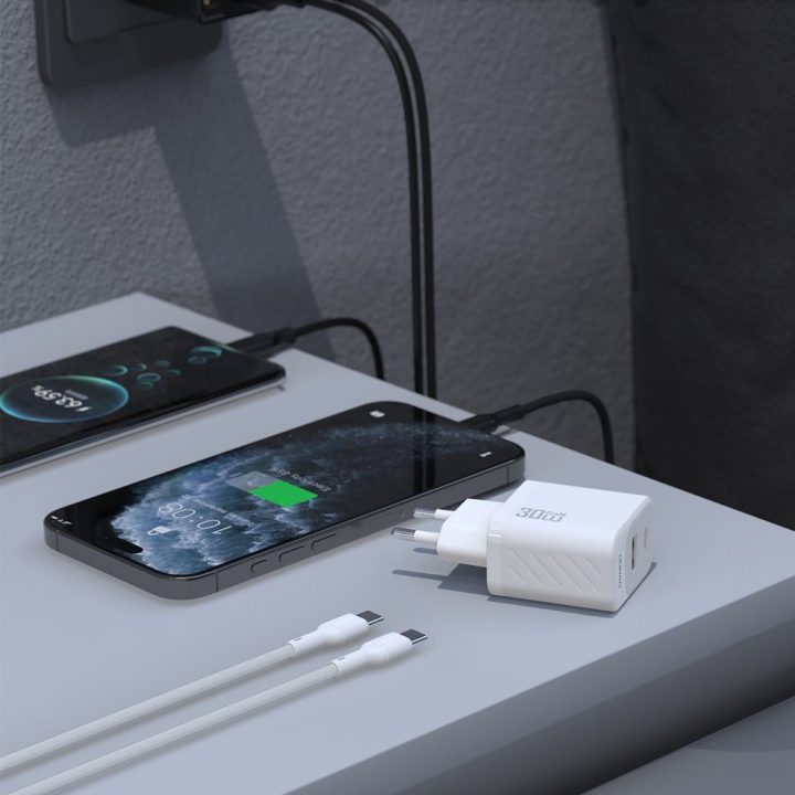 Sieninis telefono įkroviklis 30W PD GaN su USB-C laidu